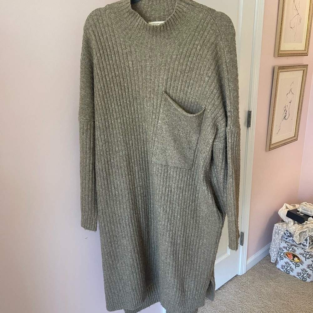 Oversized Rib-Knit Pocket Sweater Dress - Taupe